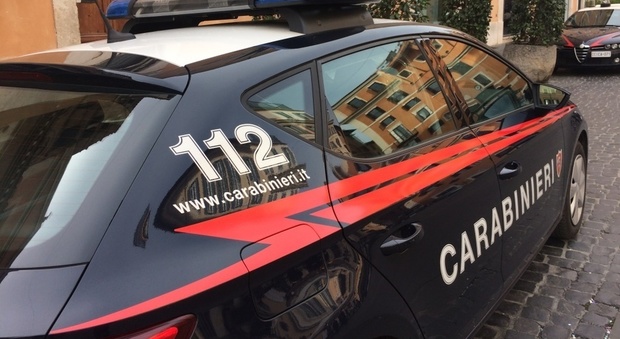 Roma, tre studenti 15enni rapinati e minacciati con un coltello