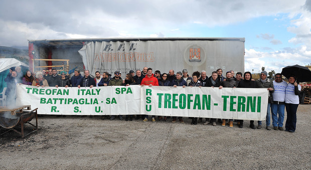 Treofan Battipaglia, 300 in piazza per difendere il lavoro