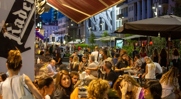 Milano come Barcellona: boom dehor per bar e ristoranti