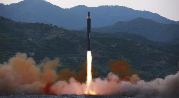 Corea del Nord: "Testato il primo missile intercontinentale"