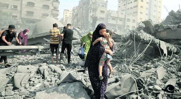 Gaza, intrappolati nella Striscia: rischio ondata di profughi. «Aspettiamo la tempesta»