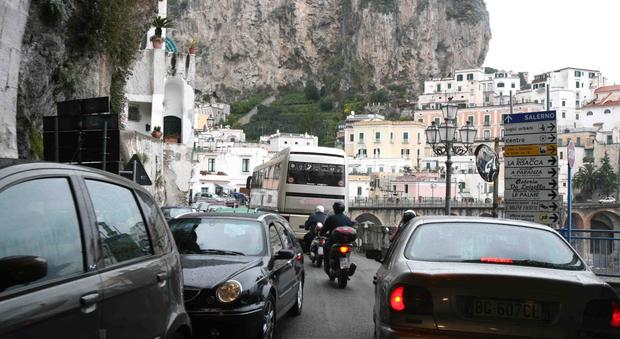 Caos traffico in Costiera da Maiori a Amalfi in due ore