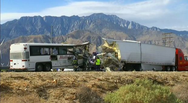 Usa, scontro autobus-camion a Palm Springs: 11 morti
