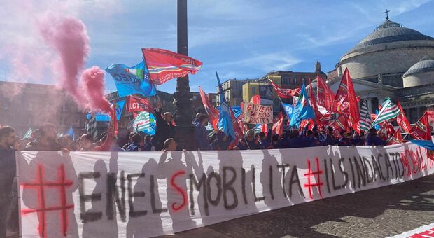 Napoli, la protesta dei lavoratori Enel
