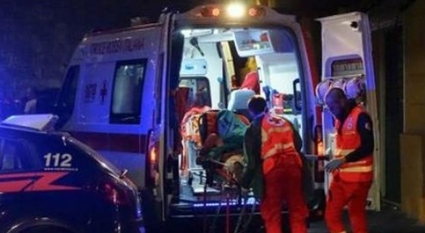 Ascoli, caduta rovinosa con la moto: ragazzo di 17 anni grave in ospedale
