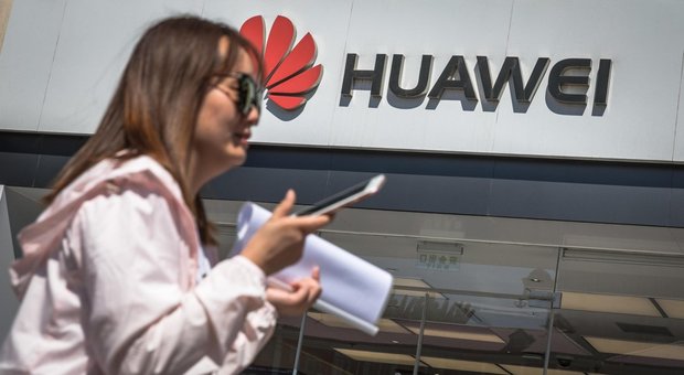 Google rompe con Huawei: attività sospese dopo il bando di Trump