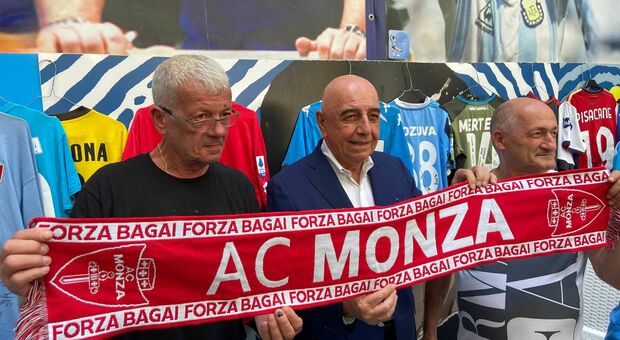 Monza, Galliani omaggia Maradona: visita del club al murales di Diego