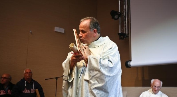 Il vescovo Domenico Pompili ad Amatrice