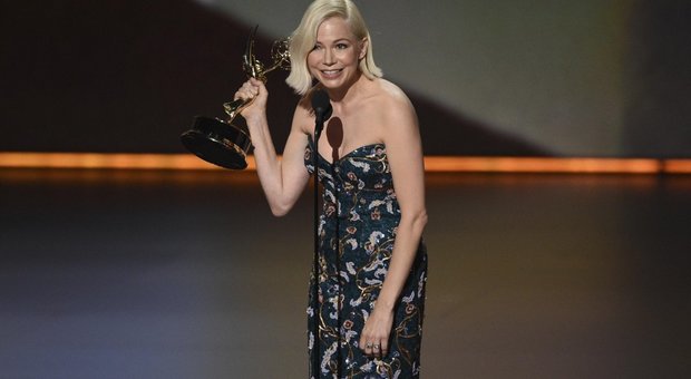 Emmy Awards, Michelle Williams sul divario salariale di genere: «Quando una donna vi dice di cosa ha bisogno, credetele. Vi ringrazierà».
