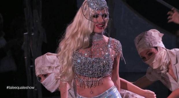 Alessia Macari imita Lady Gaga a Tale e Quale Show: piovono insulti
