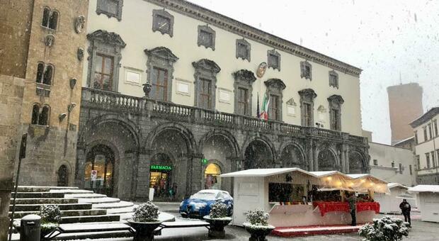 Neve nell’Orvietano. Aperta la sala operativa della Protezione Civile, disagi nelle frazioni più alte, a Buonviaggio mezzi in difficoltà