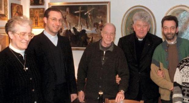 Don Marco Scarpa, il secondo da sinistra, assieme a don Armando Trevisiol