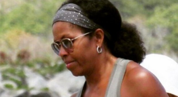 Michelle Obama, per la prima volta con i capelli al naturale