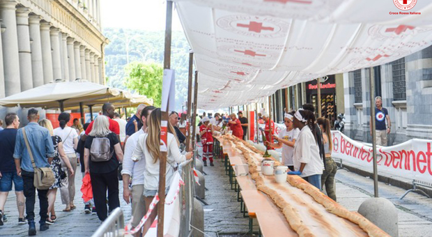 Il panino al cioccolato più lungo del mondo è lungo 132,86 metri