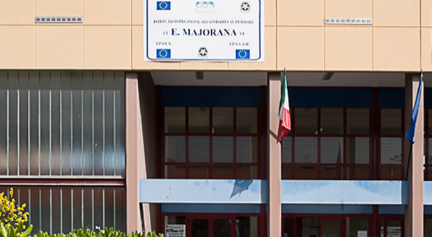 Prof del "Majorana" di Bari aggredito dopo la nota: arrestato un 34enne. Risponde di lesioni personali