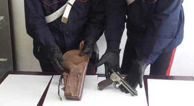 Roma, trovato in possesso di una pistola della prima Guerra mondiale: arrestato 26enne