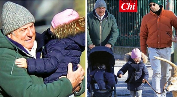 Gerry Scotti «nonno innamorato», passeggiata con la nipotina in braccio, passeggino e figlio (con il cane)