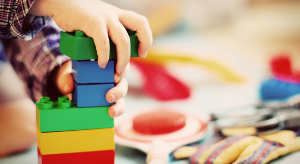 Il dramma di Giovanni, bimbo di 4 anni morto soffocato da un mattoncino Lego