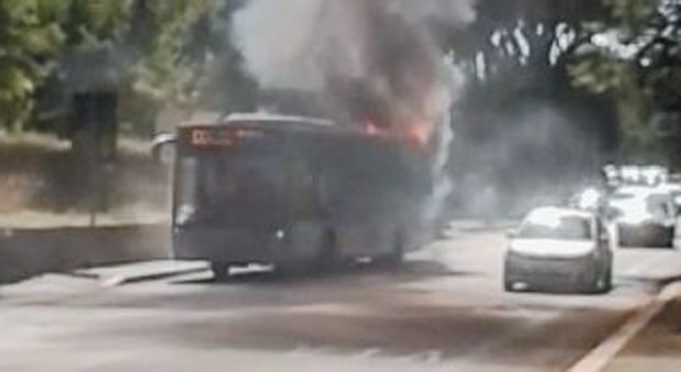 Il bus in fiamme a luglio