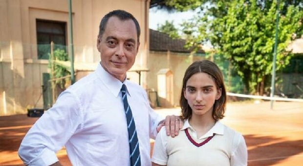 La giovane Caterina Paci presta il volto a Gianna Nannini: l'attrice di origini ascolane è la rockstar da adolescente nel film in visione su Netflix