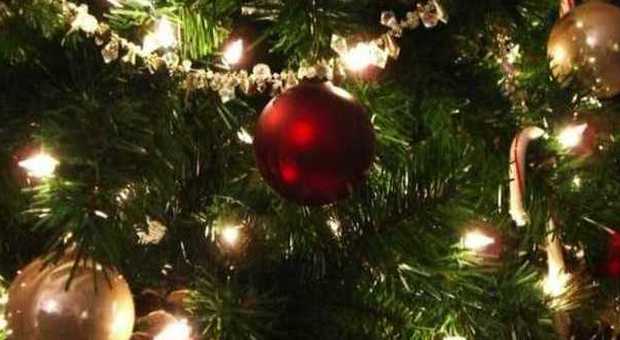 L'avviso dalla Gran Bretagna: «Le luci degli alberi di Natale rallentano le connessioni Wi-Fi»