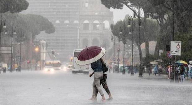 Allerta meteo a Roma, Campidoglio: «Domani scuole e parchi chiusi»