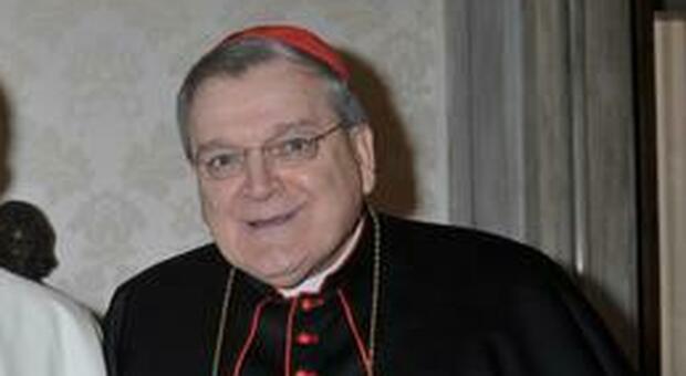 Covid, cardinale no-vax Raymond Leo Burke ricoverato in gravi condizioni. Diceva: «Nel vaccino c'è un microchip»