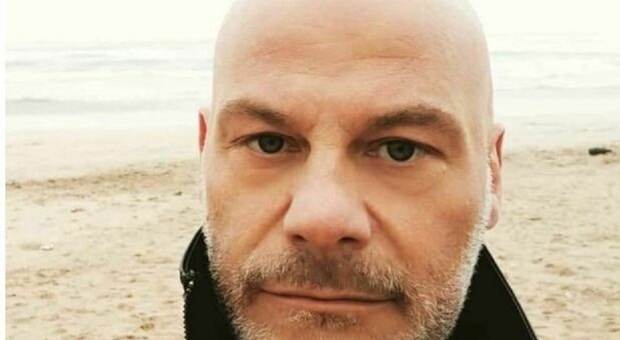 Malore in strada, Fabrizio Sebastiani trovato morto: aveva 54 anni, il farmacista di Ascoli lascia tre figlie