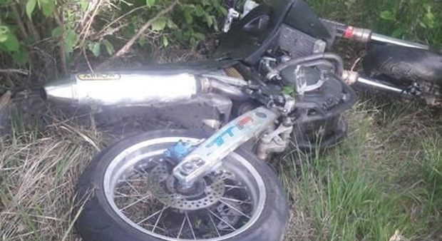 Fuori strada sul Grappa con la moto Centauro di 34 anni perde la vita