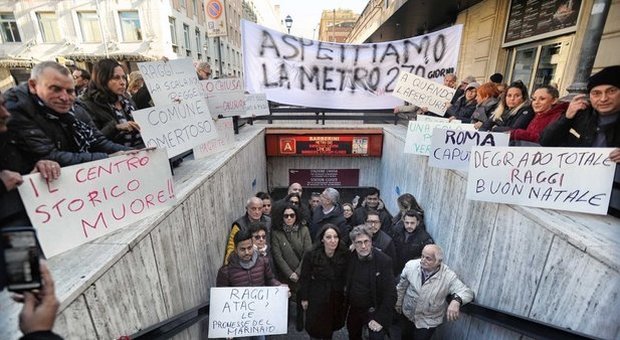 La stazione metro Barberini non riapre: il collaudo boccia le scale mobili