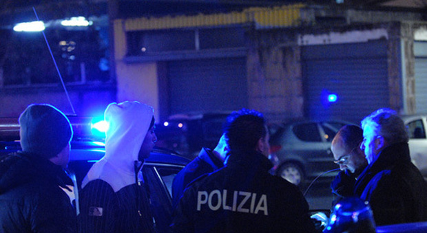 Roma, banda armata e incappucciata rapina incasso distributore di benzina