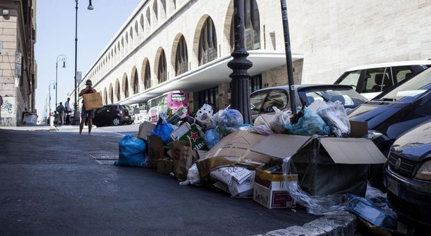 Sciopero, l'Ama ai romani: «Tenetevi i rifiuti in casa»