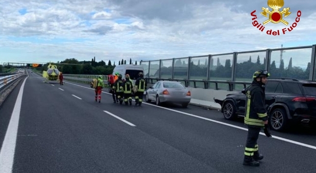 Doppio incidente sull'A34, autostrada bloccata: quattro feriti, uno è grave