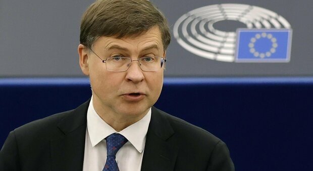 Manovra, il commissario Ue Dombrovskis: «Italia non in linea con le raccomandazioni. Mes, speriamo in passi avanti»