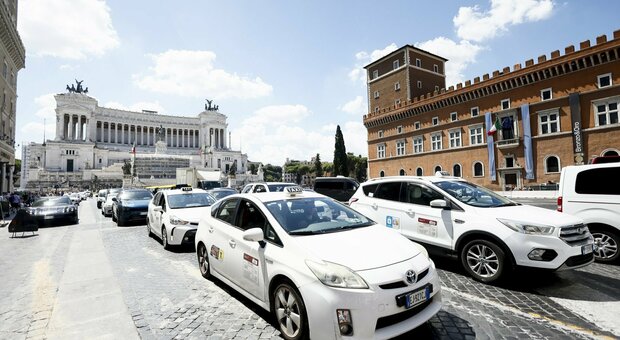 Taxi, passa il decreto: ma tra Roma e governo contrasti sulle licenze