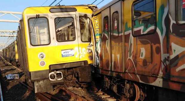 Napoli, scontro tra treni della metropolitana tra Colli Aminei e Piscinola: 13 feriti, sospesa la linea 1