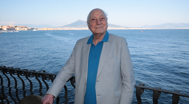 La Capria, nuovo libro a 96 anni: «Un poetico litigio con la mia Napoli»