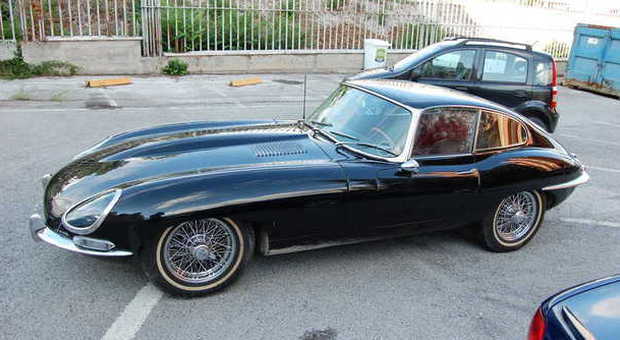 San Benedetto, rubata e ritrovata la Jaguar di Diabolik ​da 80.000 euro