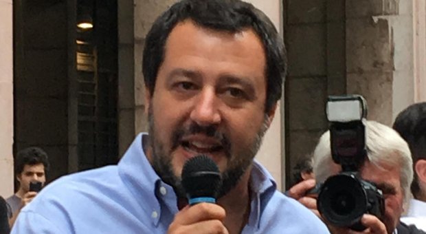 Migranti, il ministro Salvini domani in visita all'hotspot di Pozzallo