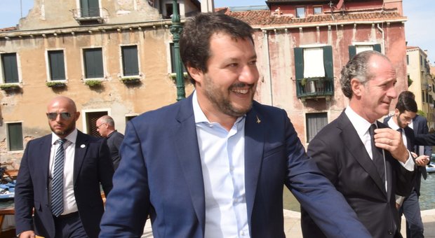 Caso Diciotti, due nuove accuse per Salvini. Il ministro: «Per me sono medaglie»