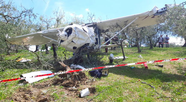 L'aereo distrutto a Collesecco