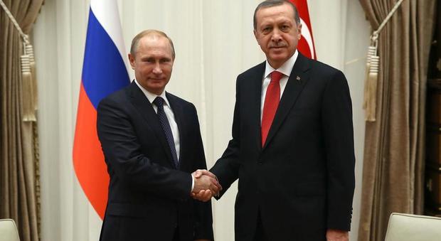 La Siria accusa: "La Turchia ci attacca". Obama media, la Russia: "Assad non si tocca"