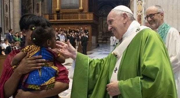 Papa Francesco il 29 settembre dedica una grande messa ai migranti