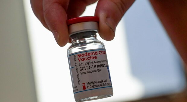 Vaccino Covid, Arcuri: «Dosi Moderna in ritardo». E nel Lazio parte la vaccinazione AstraZeneca