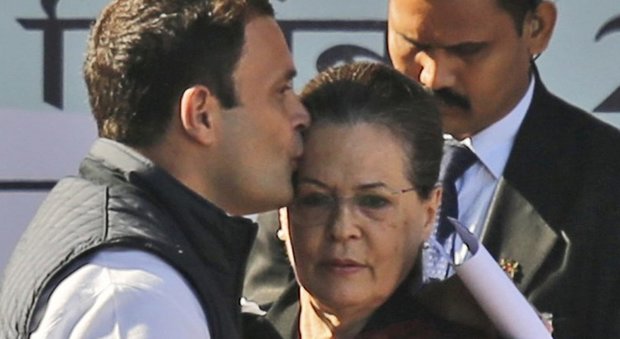 India, Rahul Gandhi succede a Sonia: è lui ora il presidente dello storico partito del Congresso