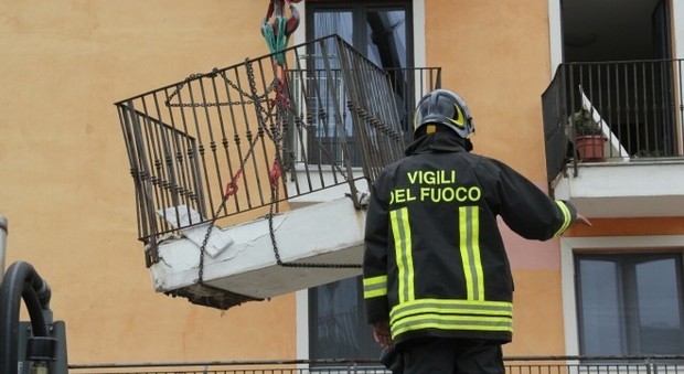 Balconi crollati al Progetto Case: sequestri ai costruttori per oltre 18 milioni di euro