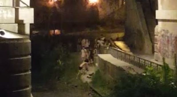 Roma, turisti ubriachi si fanno il bagno nel Tevere, sotto Ponte Cavour