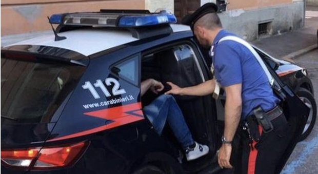 Sapri, aggredisce i carabinieri: arrestato sorvegliato speciale