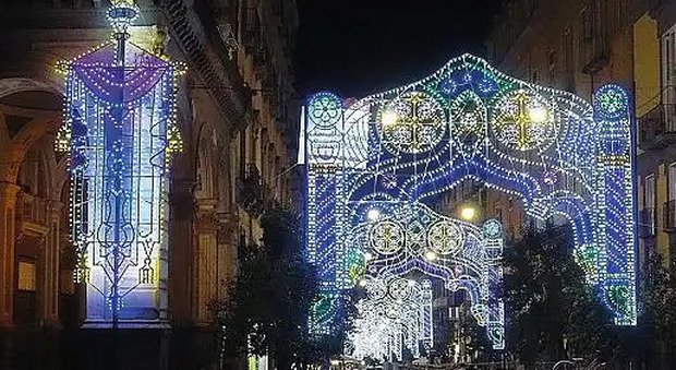San Gennaro a Napoli, via Duomo illuminata a festa per 18 giorni
