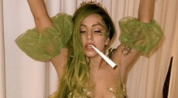 Lady Gaga: «Quando mi sono rotta l'anca fumavo fino a 15 spinelli al giorno»